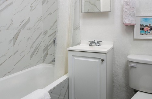 Westlake Apartment | Cozy studio in nice Los Angeles! Perfect for 2!