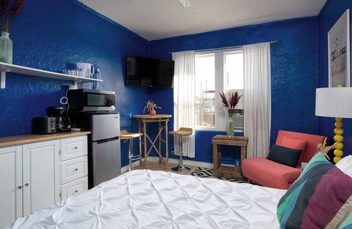 Westlake Apartment | Cozy studio in nice Los Angeles! Perfect for 2!