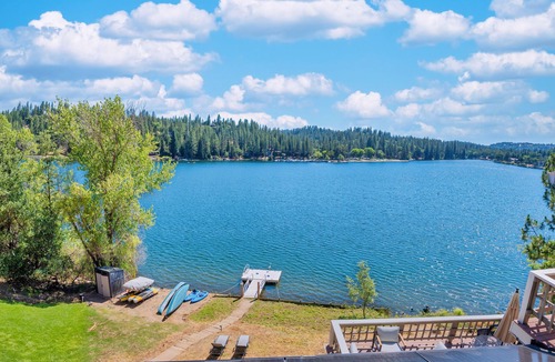 Groveland House | Cozy Summer Lakefront: Swim, Kayak, Yosemite