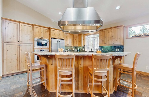 Tahoe Paradise House | Cozy Tahoe home near the best of South Lake with fireplace, WiFi, & skiing nearby