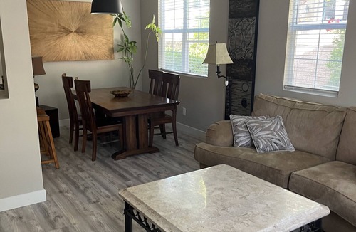 Huntington Beach House | cozy townhouse 2bed 2miles to beach