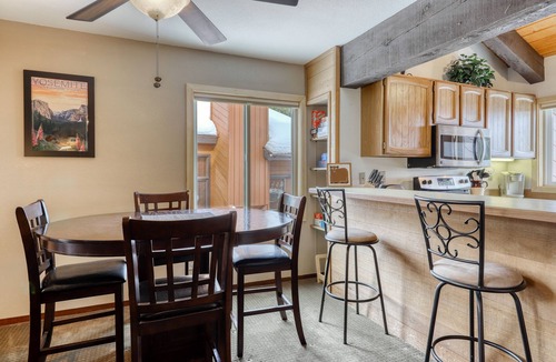 Mammoth Lakes Condo | Cozy, updated condo w/shared sauna, pool & hot tub - close to Eagle Lodge