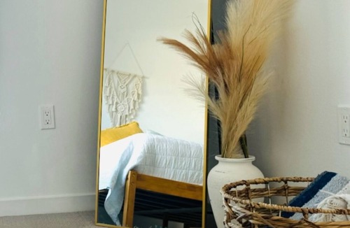 Hollywood Hotel | Cozy Walk of Fame gem. 1b1b, Free Parking, Pool, Private Balcony, WiFi & more!