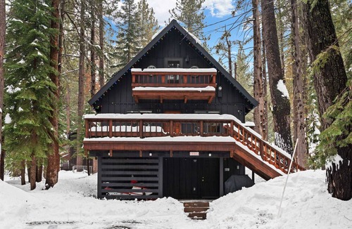 Pla-Vada Woodlands Cabin | Cozy Winter Chalet with Game Room & Fireplace
