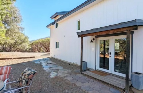Midpines Cabin | Cozy Woodworker's Cabin, 26 miles to Yosemite!