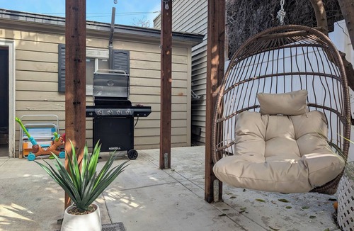 Alamitos Beach House | CozyVibeStay. Walk to Sand. Workspace. Parking
