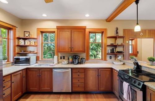 College Hill House | Craftsman Grove - 10 Minutes To Campus 4 Bedroom Home