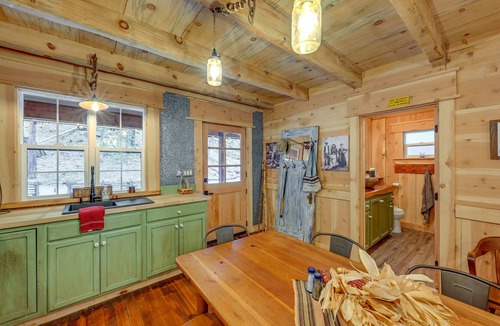 Hartland Cabin | Creekside Cabin ~ 26 miles to Kings Canyon!