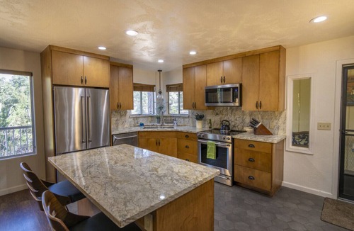 Oakhurst House | Creekside Dream - Dog Friendly/Game Room/Sleeps 12