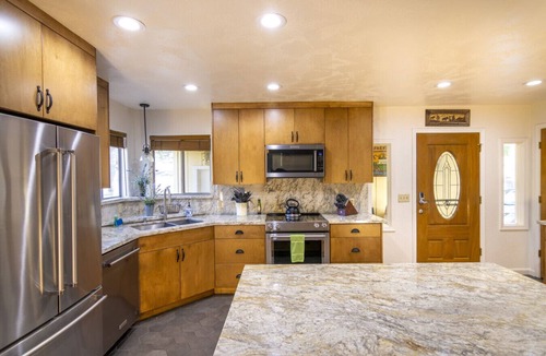 Oakhurst House | Creekside Dream - Dog Friendly/Game Room/Sleeps 12