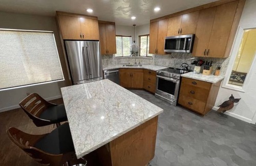 Oakhurst House | Creekside Dream - Dog Friendly/Game Room/Sleeps 12
