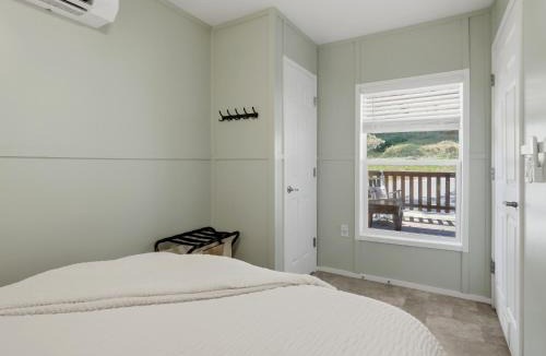 North Fork House | Creekside Hummingbird Haven Yosemite Bass Lake