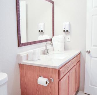 Cambria Hotel | Creekside Inn Downtown