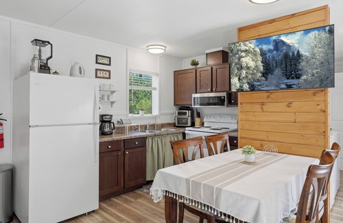 North Fork House | Creekside Quail Landing Near Yosemite & Bass Lake