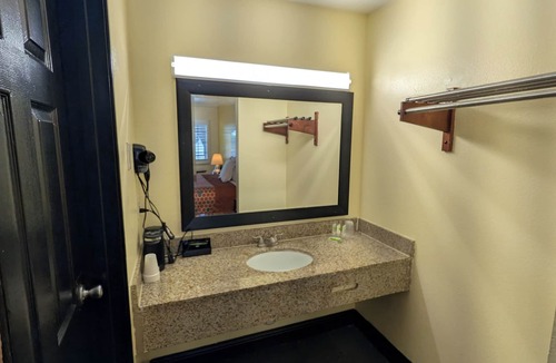 Central Sacramento Hotel | Crossroads Inn - Downtown Sacramento