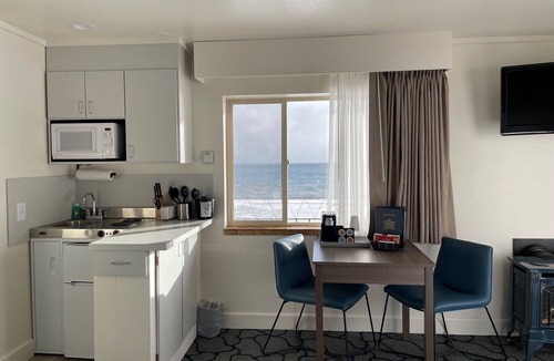 Kings Beach Hotel | Crown Motel