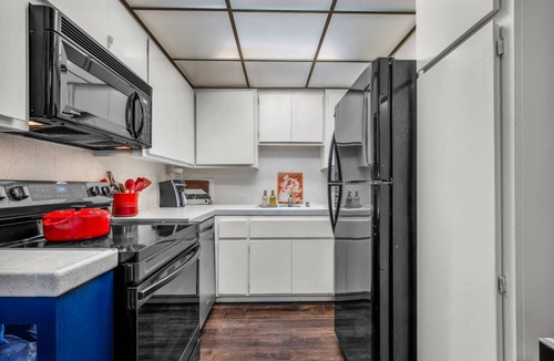 Fox Hills Condo | Culver City Manor - Entire 2-Bedroom Condo in Near LAX and SoFi Stadium