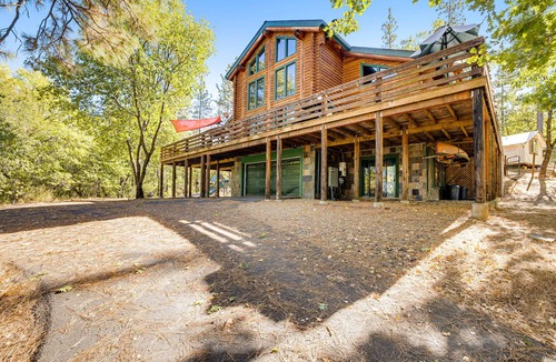 Groveland Cabin | Custom Built 6BR Chalet w/Views of Trees & Wildlife, WiFi & Large Deck