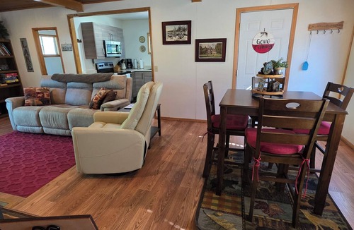 West Village Cabin | CUTE 2B/1B CABIN IN THE WEST VILLAGE ON MADRONE LANE