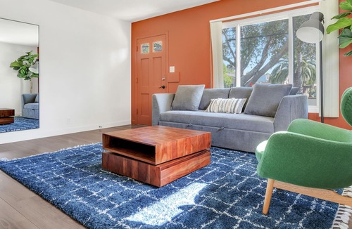 Claremont House | Cute and Cozy 5 min to Colleges