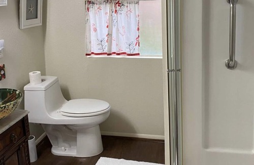 Morro Bay Cottage | Cute and quaint ocean view cottage -with an ocean view and close to the beach!