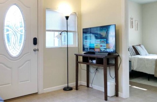 Hayward House | Cute backyard 1B1B ADU in a convenient location