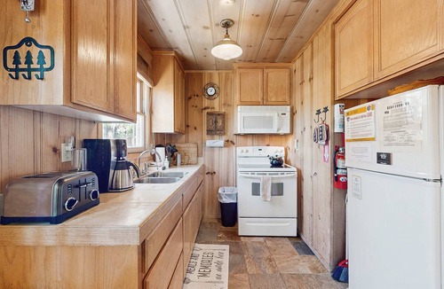 South Lake Tahoe Cabin | Cute cabin with private hot tub, less than a mile from Lake Tahoe!