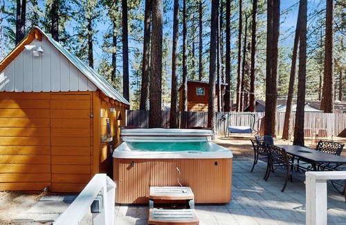 South Lake Tahoe Cabin | Cute cabin with private hot tub, less than a mile from Lake Tahoe!