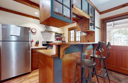 Carnelian Bay Cabin | Cute cabin with spacious porch, walk to beach & dining, central to ski resorts