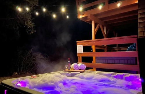 Pine Mountain Club Cabin | Cute colorful alpine cabin with Hot Tub!