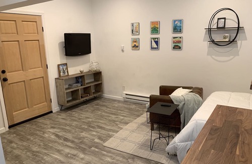 Oakland Apartment | Cute Studio with great design!