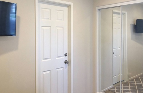 Thousand Oaks Condo | CUTEST AND CLEANEST ROOM IN OAK PARK! 20 MINUTES TO MALIBU, MINUTES TO AMGEN!