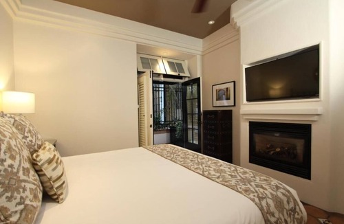 Golden Rectangle Hotel | Cypress Inn
