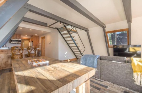 Talmont House | Dancing Bear by AvantStay Newly Remodeled A Frame in Talmont Access To Lake Tahoe Park Association