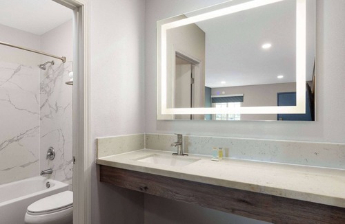 Bakersfield Hotel | Days Inn by Wyndham Bakersfield