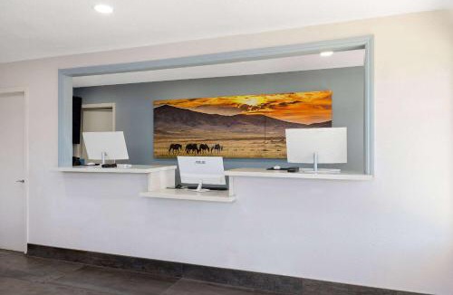 Bakersfield Hotel | Days-Inn by Wyndham Bakersfield