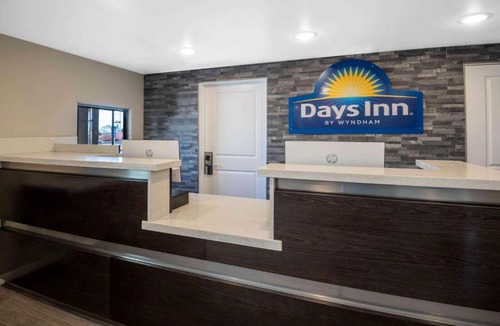 Galt Hotel | Days Inn by Wyndham Galt - Elk Grove South