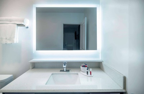 Galt Hotel | Days Inn by Wyndham Galt/Elk Grove South