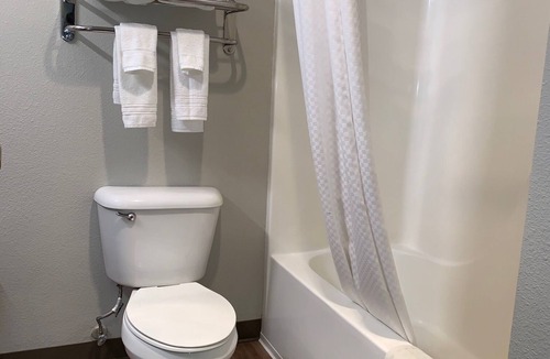 Hayward Hotel | Days Inn by Wyndham Hayward Airport
