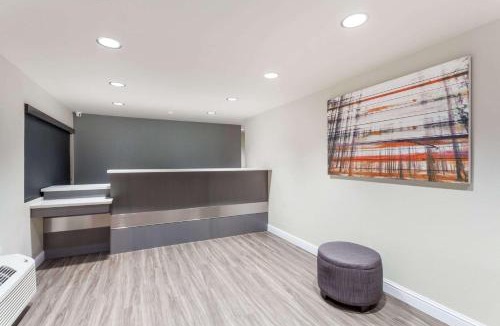 Raisin Hotel | Days Inn by Wyndham Yosemite Area