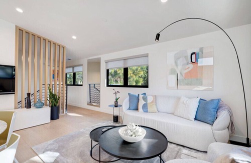 The Willows Apartment | Dazzling Modern Home Close to Downtown Palo Alto & Stanford