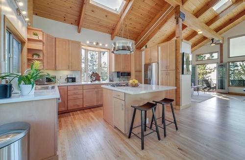 Incline Village Cottage | Decks + Lake Tahoe Views: Secluded Mtn Cabin!