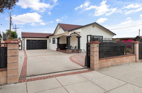 Monterey Park House | Deco Casa: Cozy Gated Modern Spanish Family Home - 3 min drive to I-10