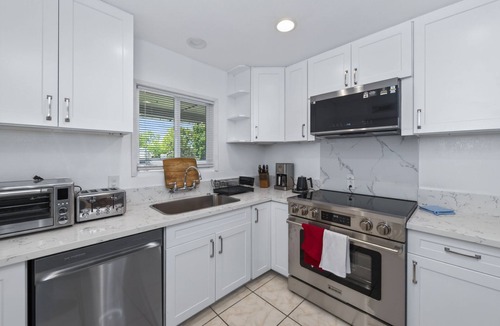 Raisin House | Del Mar pool home