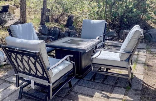Kings Beach Ski Chalet | Delightful hotel with lakeview, golf, skiing, WiFi, & Netflix