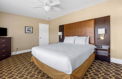 Corte Madera Hotel | Delightful Retreat | Near Golden Gate | Kitchen | Free Parking | Onsite Pool