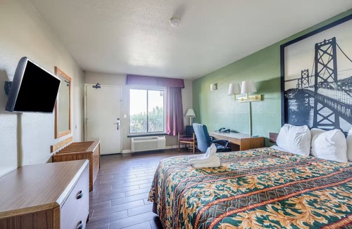 Barstow Hotel | Delightful Retro Room with Queen Bed Near Harvey House - Route 66 Nostalgia