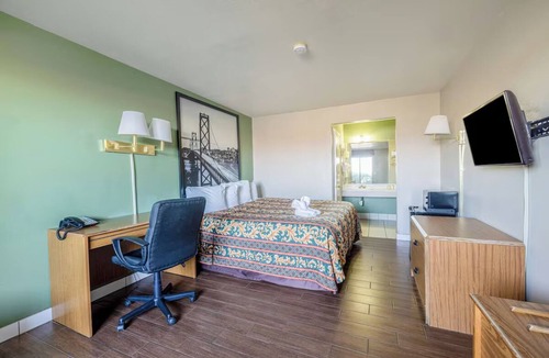Barstow Hotel | Delightful Retro Room with Queen Bed Near Harvey House - Route 66 Nostalgia