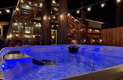 Bijou Park House | Delightful South Lake Tahoe Cabin with BBQ Decks Fireplace - Minutes to Beach&Ski