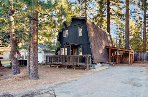 Bijou Park House | Delightful South Lake Tahoe Cabin with BBQ Decks Fireplace - Minutes to Beach&Ski